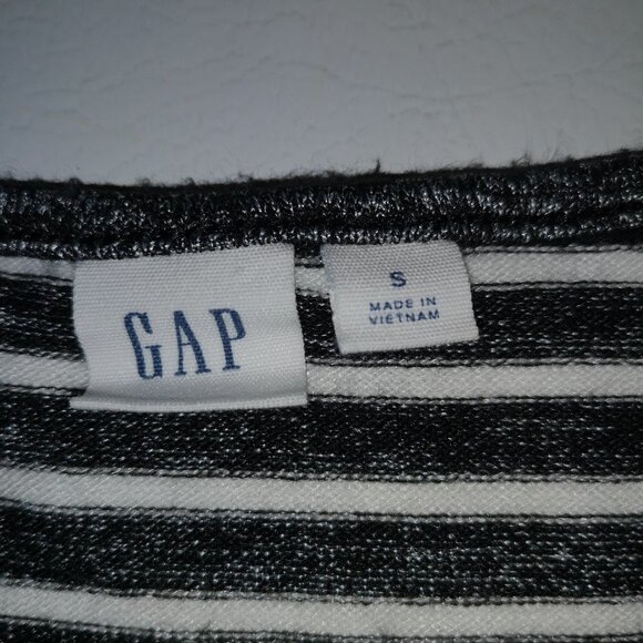 Gap Ladies Cap Sleeves Black & White Stripped Loose Fit V-neck Dress - Picture 3 of 7